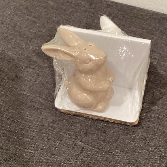 Easter Special TARGET NWT Bunny Salt and pepper Shaker - Picture 5 of 8